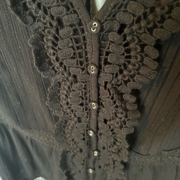 Elegant Black Lace Trim Top - Picture 4 of 6